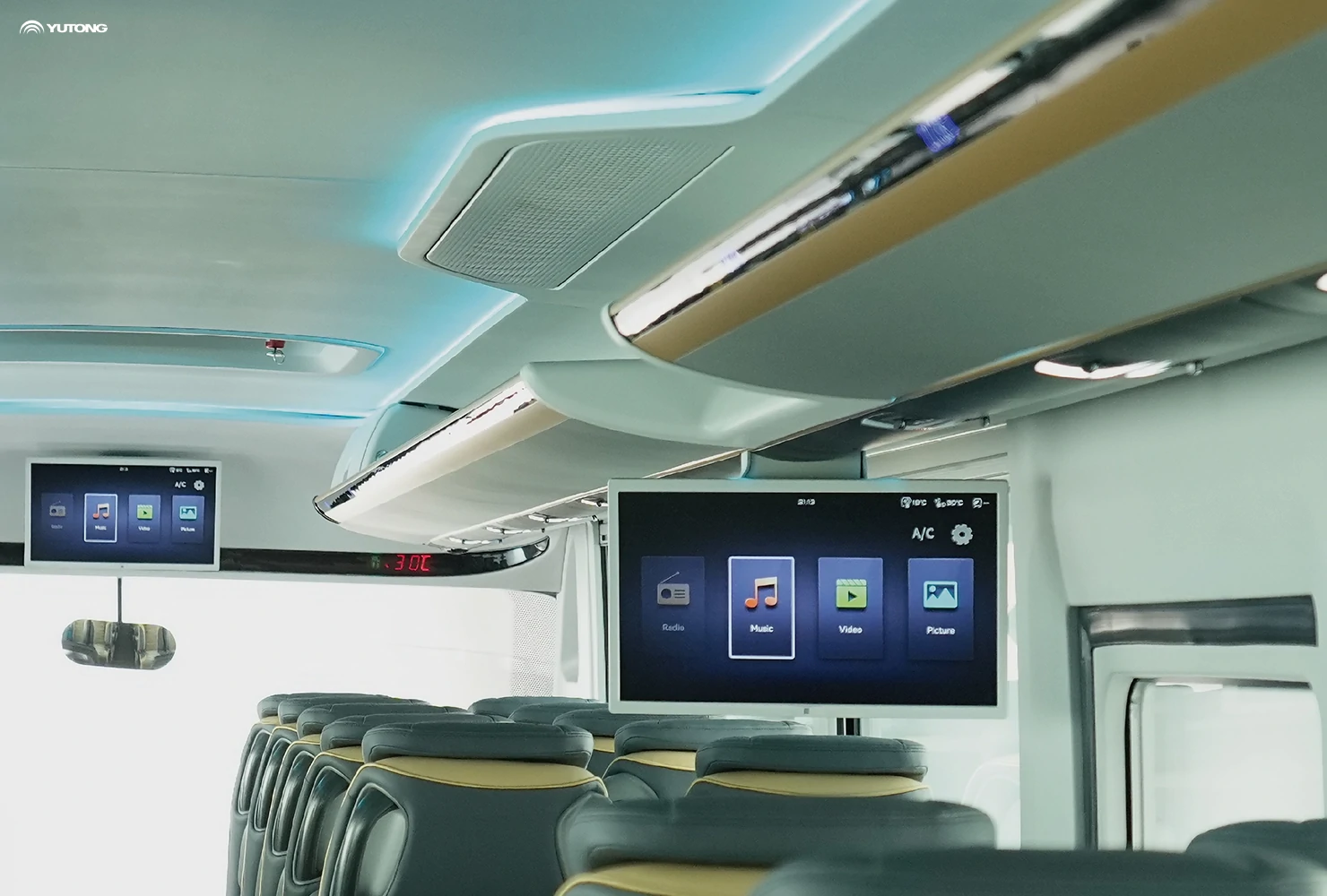 Yutong left-hand drive diesel coach T12 debuts: superior reliability for premium travel Yutong left-hand drive diesel coach T12 debuts: superior reliability for premium travel